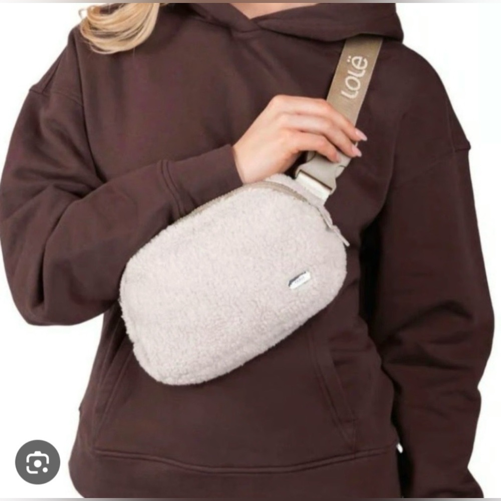Lolë Belt bag